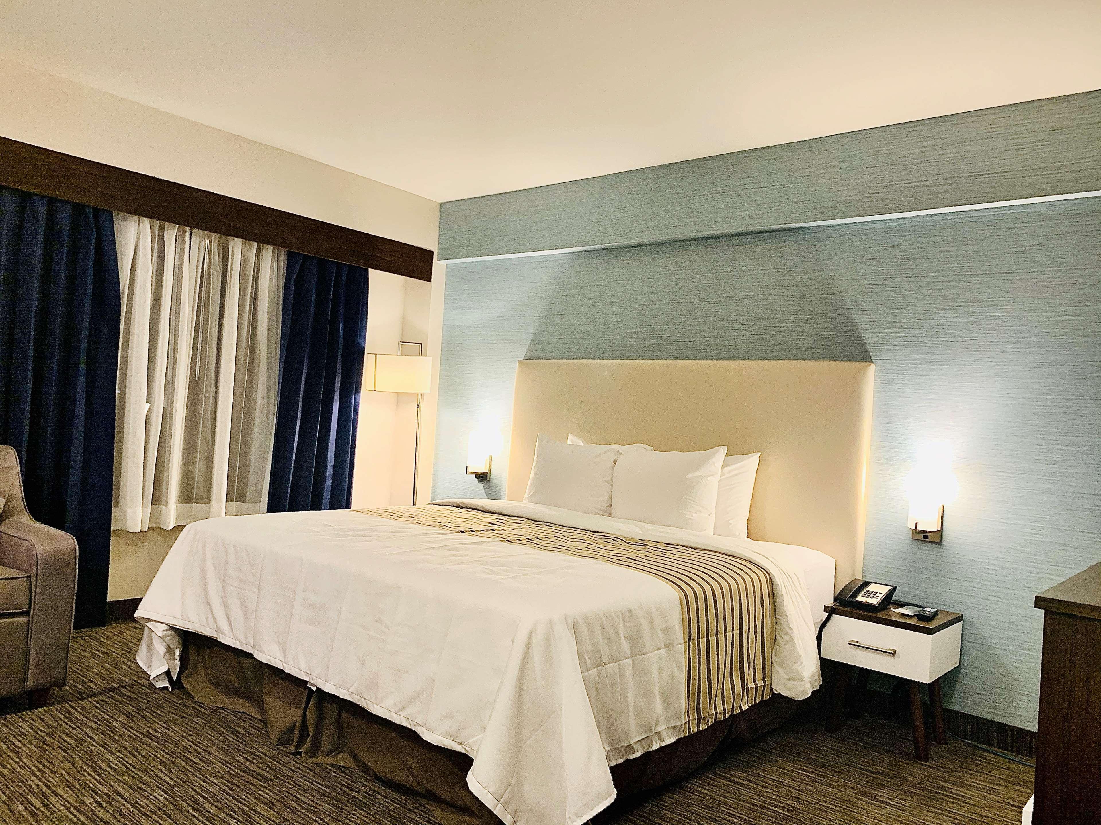 Hotel Chandni Victoria Mississauga Exterior photo
